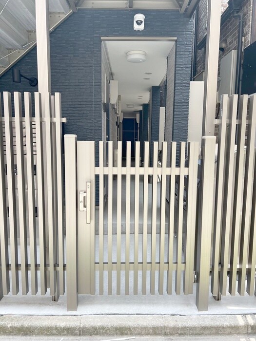 物件外観写真3　(エントランス部分)