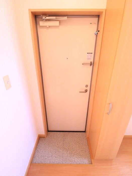 物件内観写真8　(玄関)