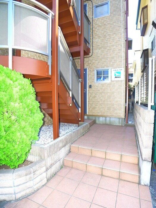 物件外観写真3　(エントランス部分)