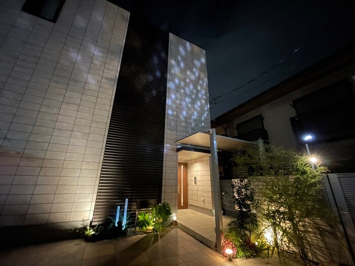 物件外観写真3　(エントランス部分)