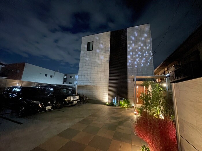 物件外観写真6　(エントランス部分)