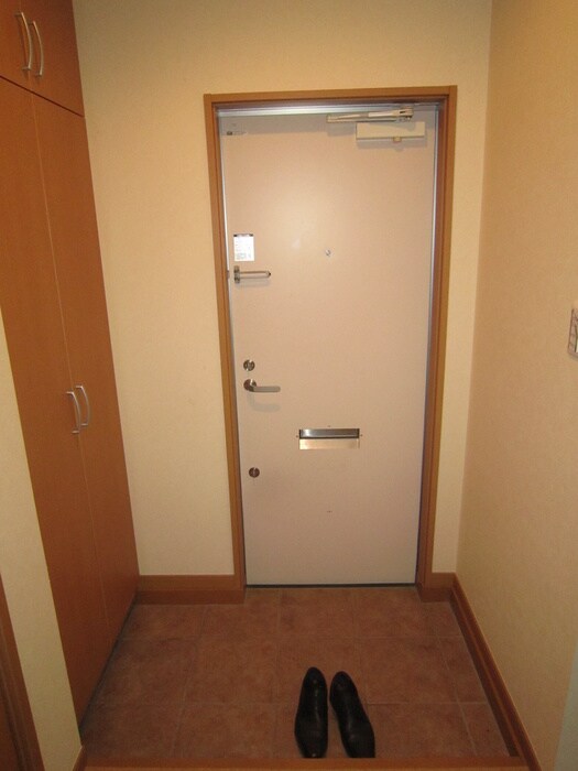 物件内観写真4　(玄関)