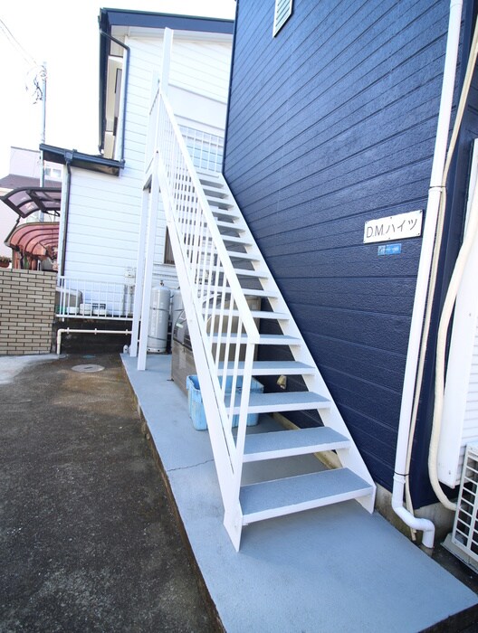 物件外観写真4　(エントランス部分)