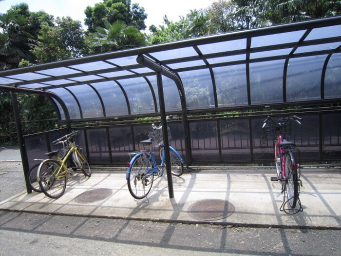 物件外観写真3　(駐輪場)