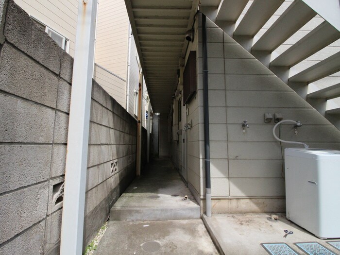 物件外観写真5　(エントランス部分)