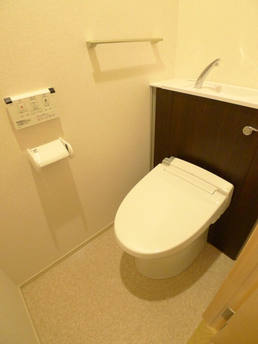 物件内観写真8　(トイレ)