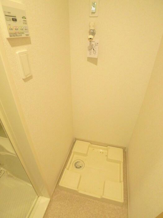 物件内観写真11　(洗濯機置場)