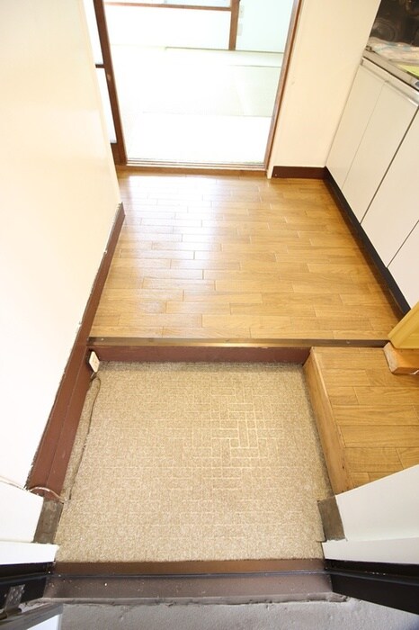 物件内観写真16　(玄関)