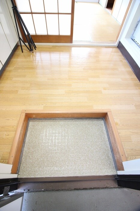 物件内観写真16　(玄関)