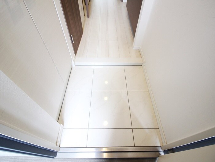 物件内観写真16　(玄関)