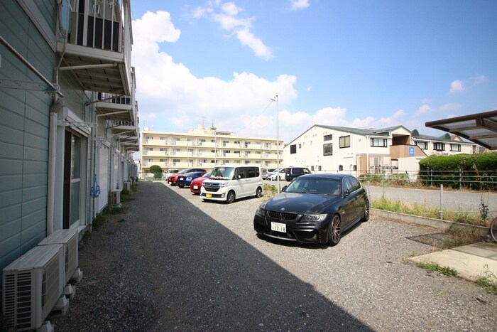 物件外観写真5　(駐車場)