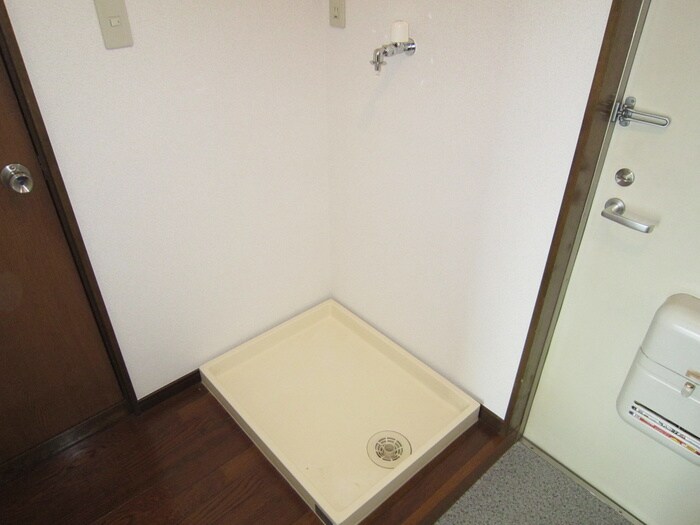 物件内観写真15　(洗濯機置場)