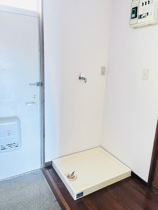 物件内観写真18　(洗濯機置場)