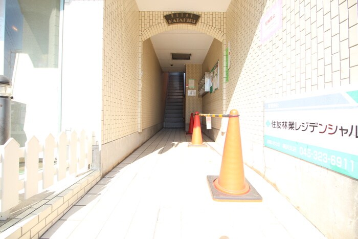 物件外観写真4　(エントランス部分)