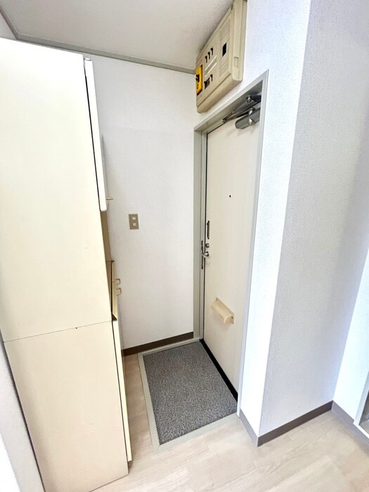 物件内観写真16　(玄関)