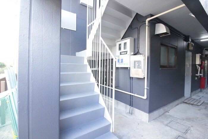 物件外観写真2　(エントランス部分)