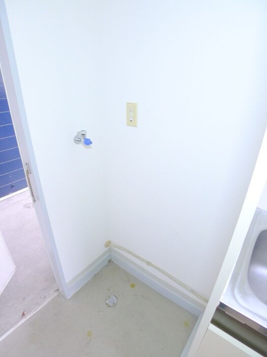 物件内観写真14　(洗濯機置場)