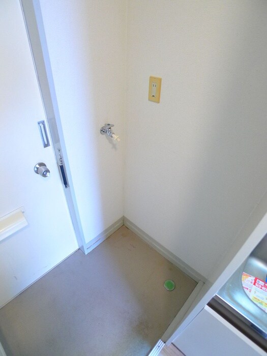 物件内観写真18　(洗濯機置場)