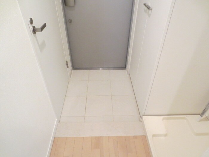 物件内観写真7　(玄関)