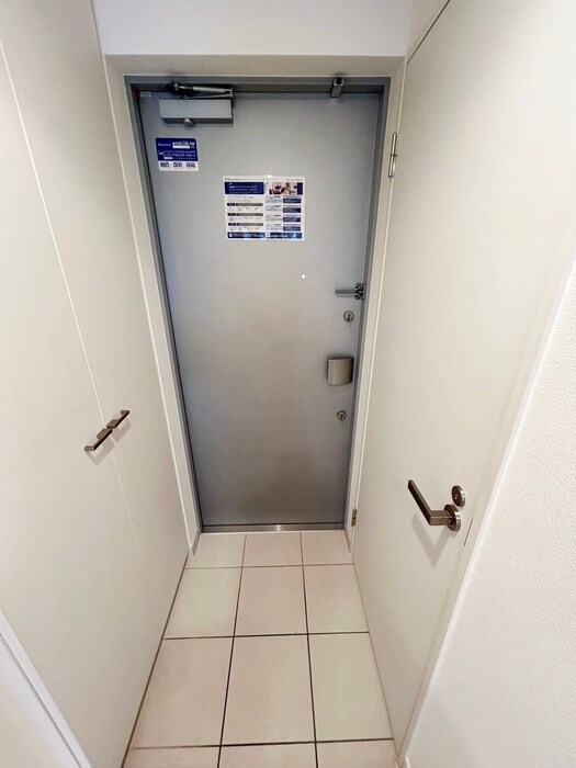 物件内観写真7　(玄関)