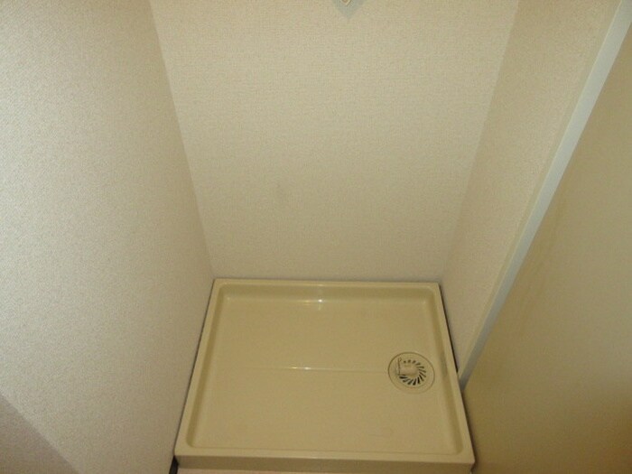 物件内観写真6　(洗濯機置場)