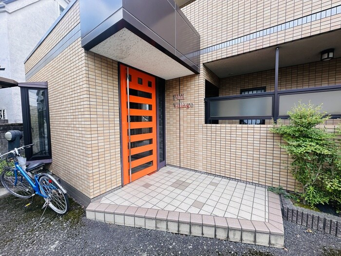 物件外観写真2　(エントランス部分)