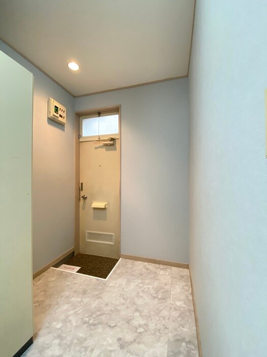 物件内観写真14　(玄関)