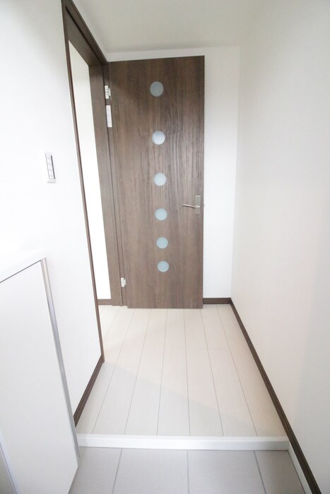 物件内観写真16　(玄関)