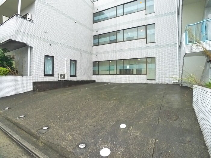 物件外観写真5　(駐輪場)