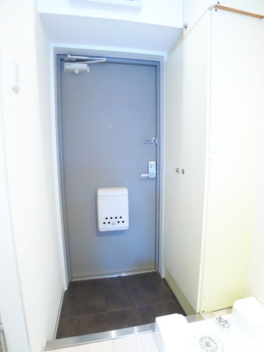 物件内観写真18　(玄関)