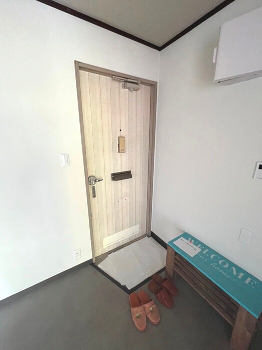 物件内観写真5　(玄関)