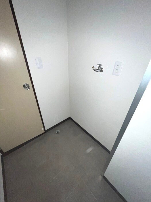 物件内観写真16　(洗濯機置場)
