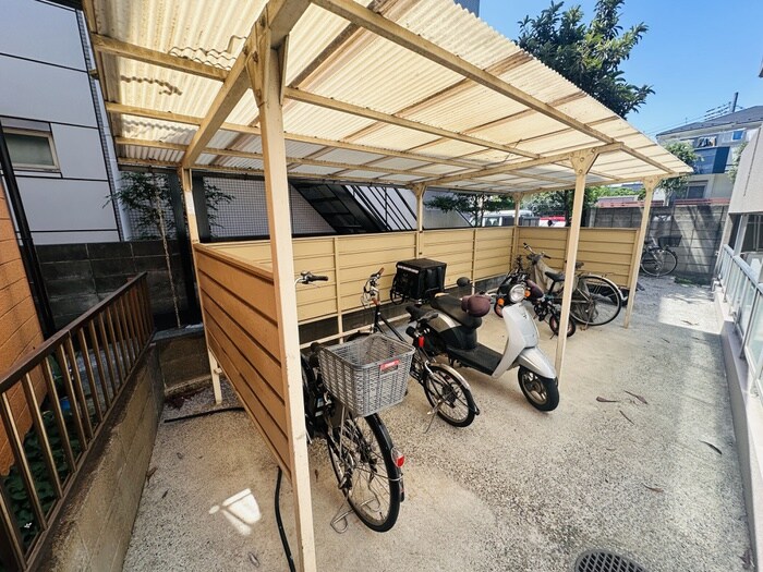 物件外観写真4　(駐輪場)