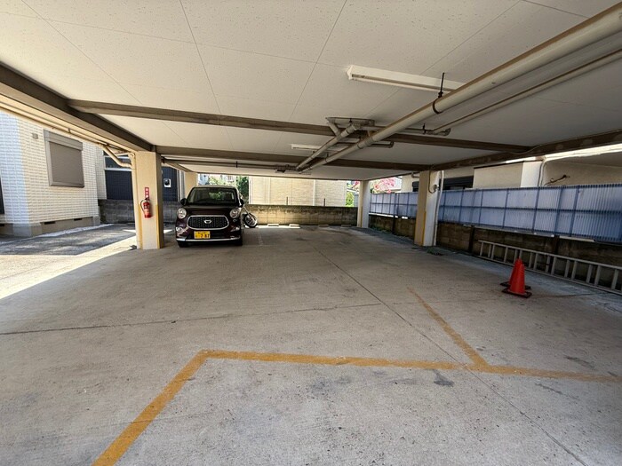 物件外観写真5　(駐車場)