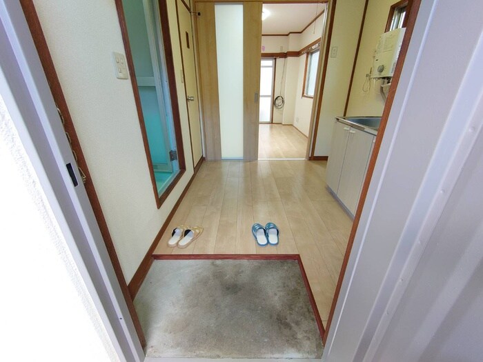 物件内観写真11　(玄関)