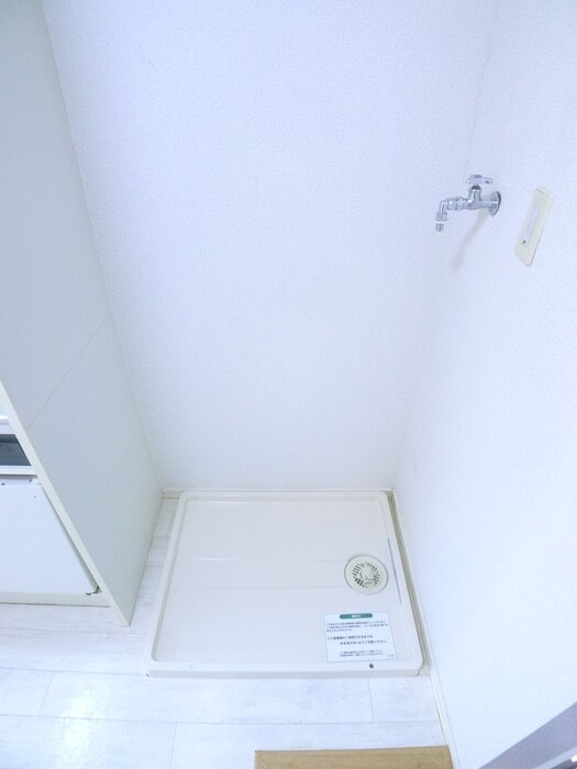 物件内観写真16　(洗濯機置場)