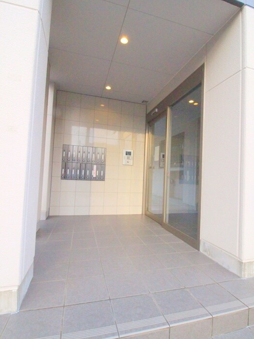 物件外観写真6　(エントランス部分)