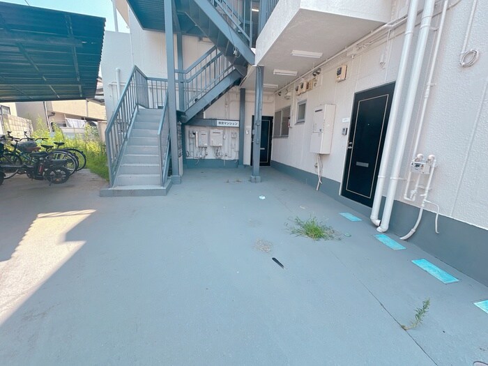 物件外観写真3　(駐車場)