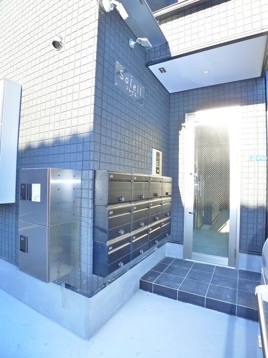 物件外観写真3　(エントランス部分)