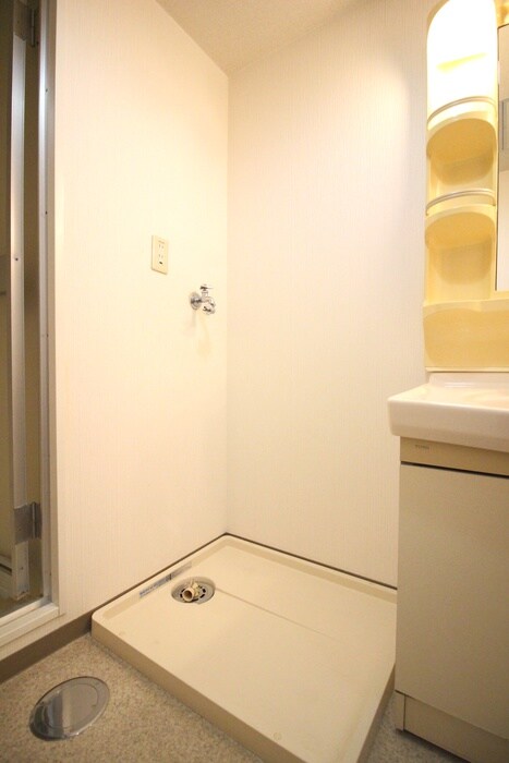 物件内観写真10　(洗濯機置場)