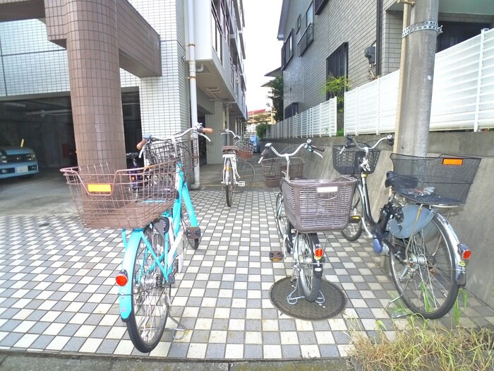 物件外観写真3　(駐輪場)
