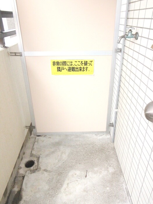 物件内観写真12　(洗濯機置場)