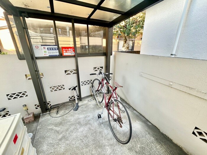 物件外観写真5　(駐輪場)