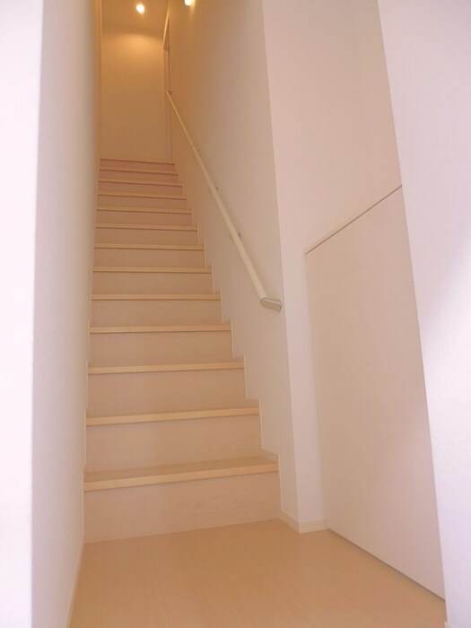 物件内観写真16　(玄関)