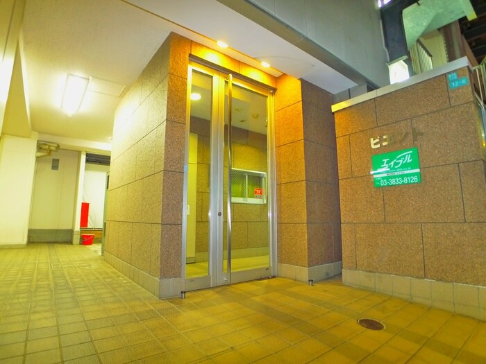 物件外観写真3　(エントランス部分)