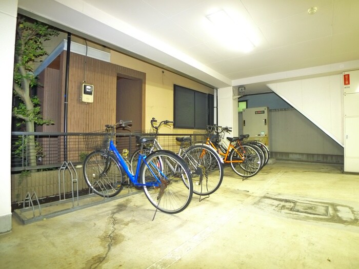 物件外観写真5　(駐輪場)