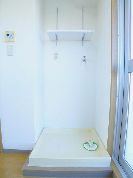 物件内観写真14　(洗濯機置場)