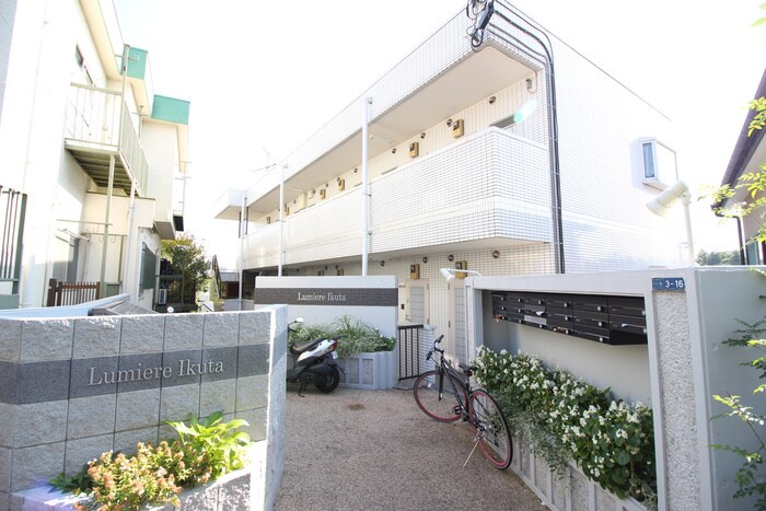 物件外観写真2　(エントランス部分)