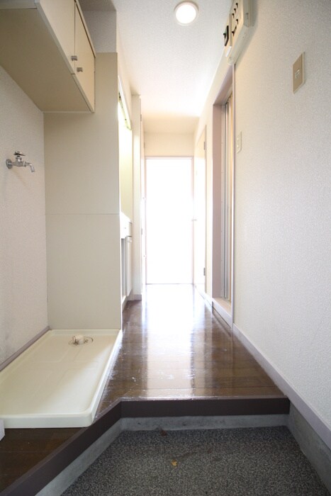 物件内観写真10　(玄関)