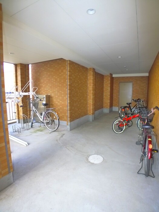 物件外観写真3　(駐輪場)